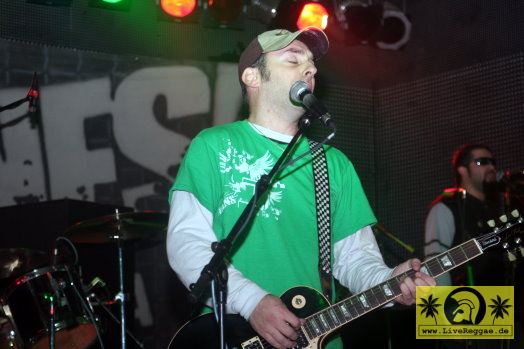 Los Calzones (RA)  Precuncia Extrema Tour - AJZ Talschock, Chemnitz 24. November 2005 (11).jpg